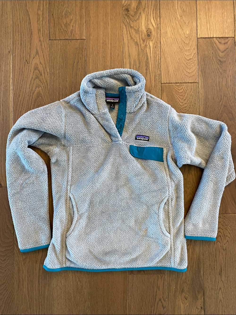 Patagonia Women Light Gray Fleece Pullover with Teal Trim